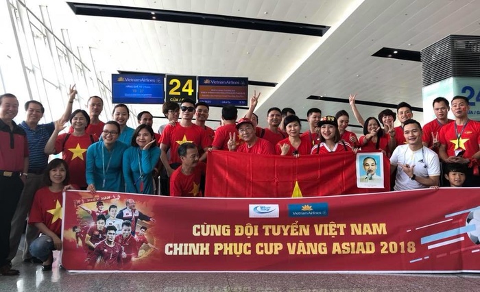 In băng rôn cổ vũ