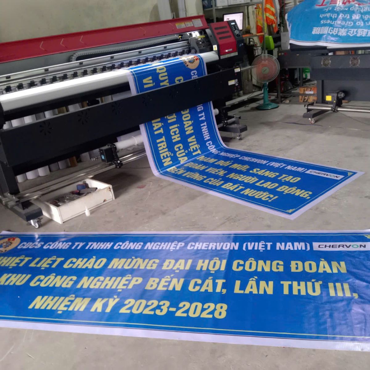 in bạt quảng cáo