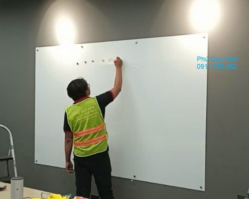Bảng hiệu kính cường lực Phú Quý NEG tại Bình Dương