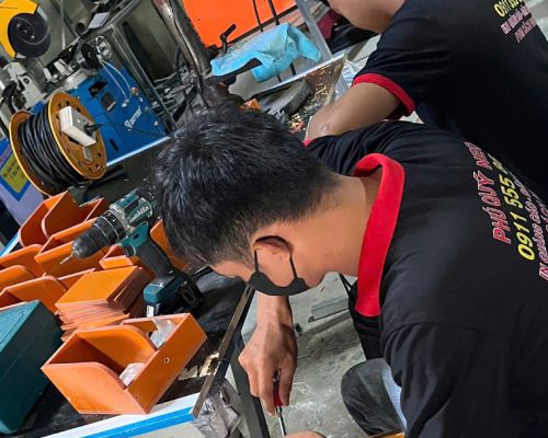 Gia Công Phíp Cam (Bakelite) Bình Dương: Bền & Cách Điện Vượt Trội