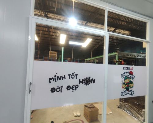 Xưởng In Decal Phú Quý Thủ Dầu Một: In Nhanh – Thi Công Dán Kính, Dán Xe, Dán Bảng Hiệu