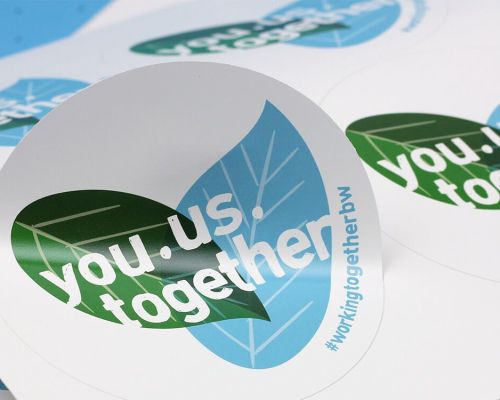 Xưởng In Decal Phú Quý Thủ Dầu Một: In Nhanh – Thi Công Dán Kính, Dán Xe, Dán Bảng Hiệu