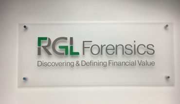 Biển Mica Treo Tường: Bảng Hiệu Hiện Đại, Tinh Tế Cho Mọi Doanh Nghiệp