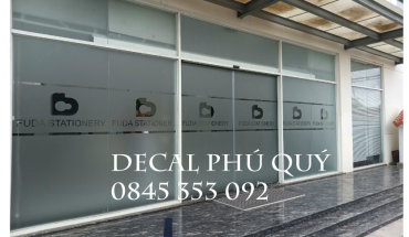 DÁN DECAL MỜ TẠI KCN VIỆT HƯƠNG 2, AN TÂY, BÊN CÁT, BÌNH DƯƠNG