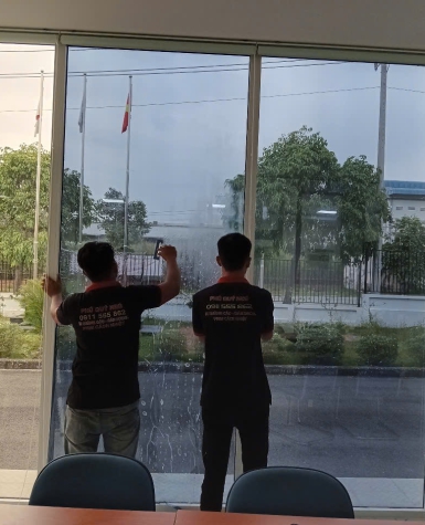 THI CÔNG DÁN FILM CÁCH NHIỆT KHU CÔNG NGHIỆP AN ĐIỀN BẾN CÁT BÌNH DƯƠNG